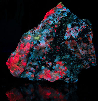 Fantasy Rock fluorescing under SW UV from Greenland